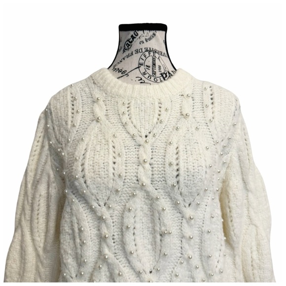 Boundary & Co. Crewneck Cable Knit Sweater. White. Medium - Picture 8 of 11